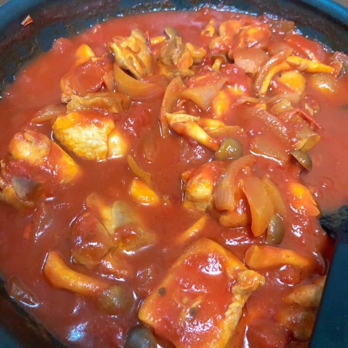トマト缶で簡単！チキンのトマト煮込み